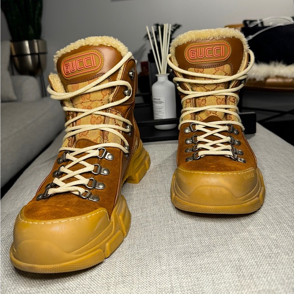 GUCCI winter hiking boot. suede and leather accents with shearling lining. - Picture 2 of 8
